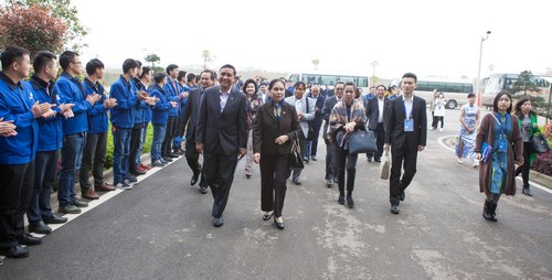 ǩԼ��25��Ԫ������ʮ�����������ǹ��ɶԹ���������Ŀ�ƽ����ǩԼ��ʽ