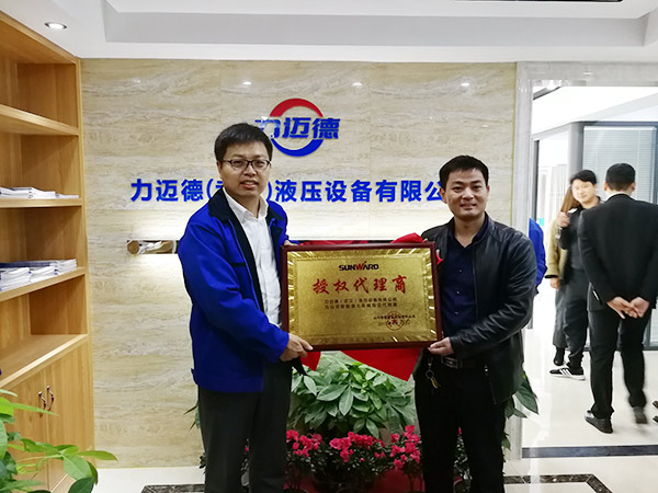 �Ӿܾ���һ�ι���ʮ̨������������ð���ʱ����Ϥ�ǹ��ɶԹ�������