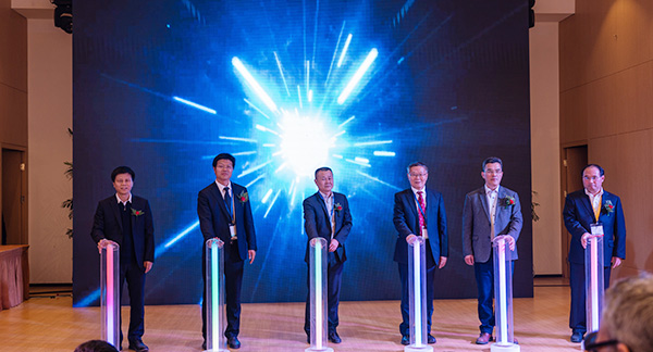 ����ǩ��2.6��Ԫ���ǹ��ɶԹ������������Ʒ�����Ϻ�����չ