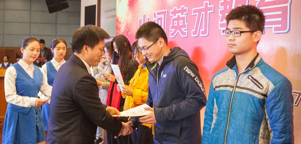 �����������ǹ��ɶԹ���Ӣ�Ž��ѻݼ�����ѧ���߰�����