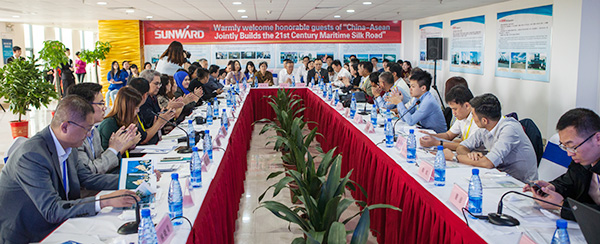 ����ʮ������ý������ǹ��ɶԹ�������������21���ͺ���˿��֮·