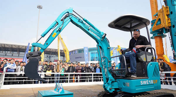 ��ƽ��ս���ǹ��ɶԹ�������չ̨�д��������