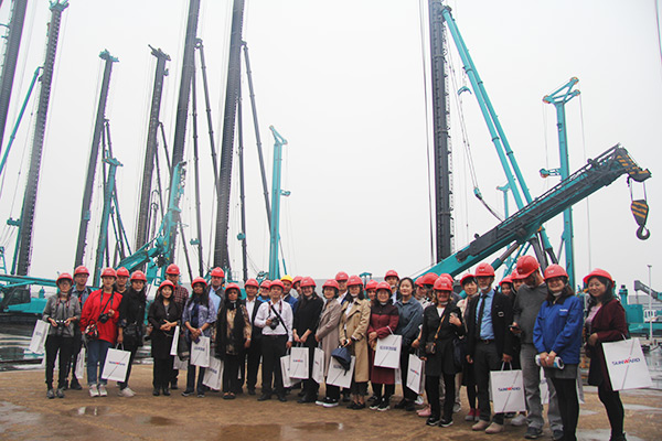 �������̻�е֮������֮��������ý���Ħ�ŵ����ǹ��ɶԹ�������