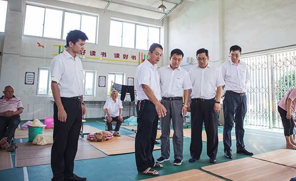 ���˻�װ����Ԯ���������������԰�ǹ��ɶԹ������ж�