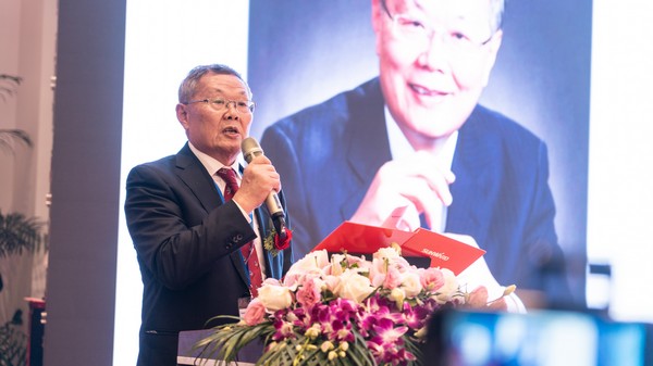 ����ǩ��2.6��Ԫ���ǹ��ɶԹ������������Ʒ�����Ϻ�����չ