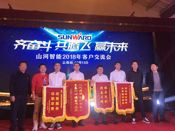 ���ڷ����ǹ��ɶԹ����������ϵ����ͻ�������ȡ�÷ḻЧ��