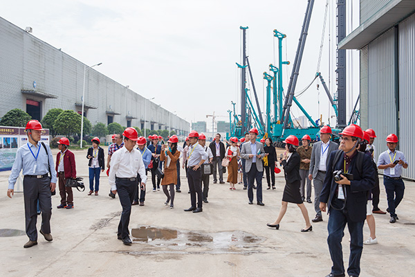 ����ʮ������ý������ǹ��ɶԹ�������������21���ͺ���˿��֮·