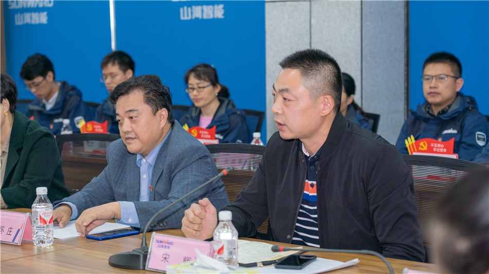 �ǹ��ɶԹ������ܾ����������ѧϰ���л���Ա���˶����Ľ�Ļ��ʽ