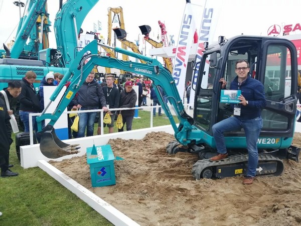 ������չʾ�й������족�������ǹ��ɶԹ�������Я�����������Ƶ¹�����չ