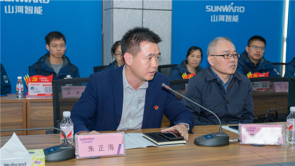 �ǹ��ɶԹ������ܾ����������ѧϰ���л���Ա���˶����Ľ�Ļ��ʽ