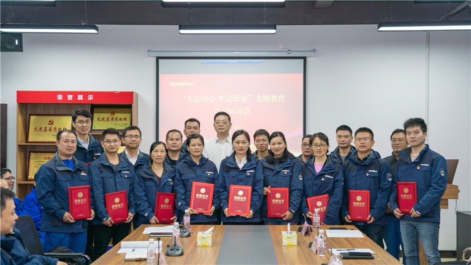 �ǹ��ɶԹ������ܾ����������ѧϰ���л���Ա���˶����Ľ�Ļ��ʽ