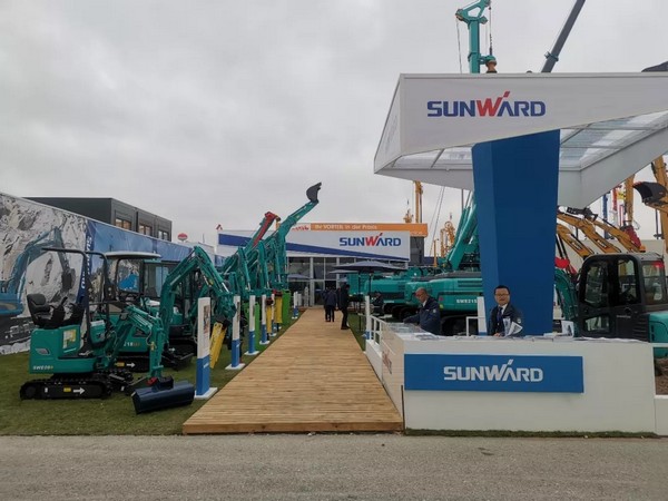 ������չʾ�й������족�������ǹ��ɶԹ�������Я�����������Ƶ¹�����չ