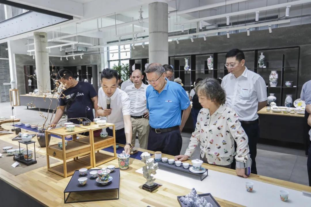 ׷Ѱ��ɫӰ����̽�ܹ�ѧ֮��