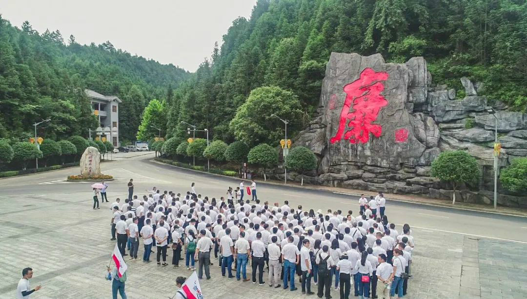 ������ֱ����������������������������󡪡��ǹ��ɶԹ������ܿ�չ�и߲�ɲ����������˶�