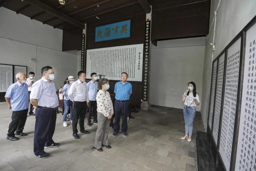 ׷Ѱ��ɫӰ����̽�ܹ�ѧ֮��