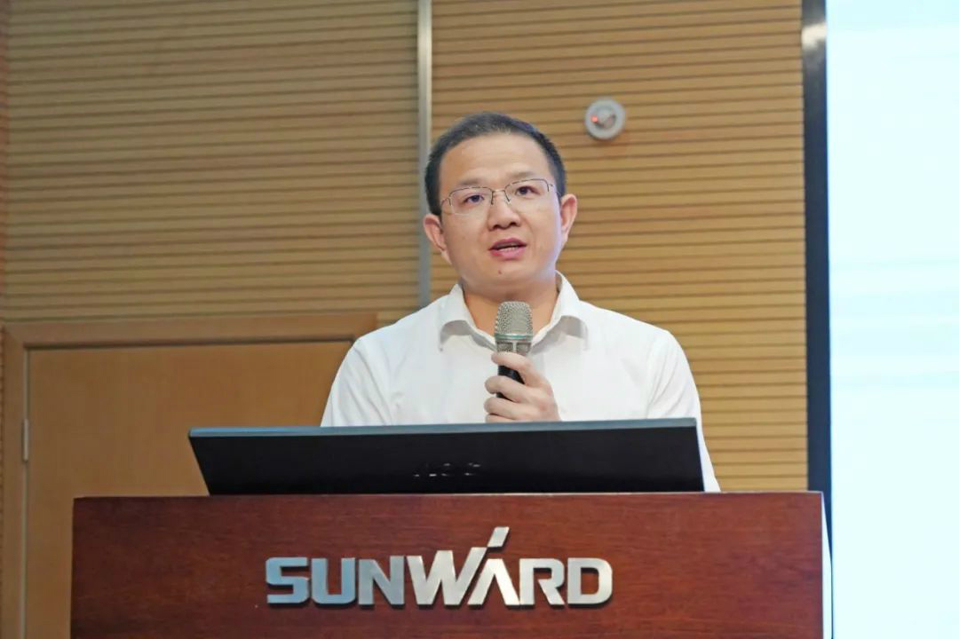 ���и������Ҿ�����˫��˫���������������ǹ��ɶԹ������ܡ��м��������ŽῪչ���⵳���˶�