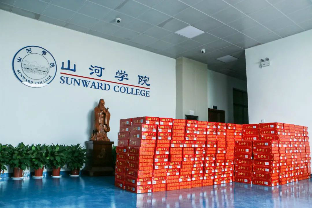 ��ϵְ�������������о�ע�ľ�ͷ�����ǹ��ɶԹ������ܿ�չ�����������˶�