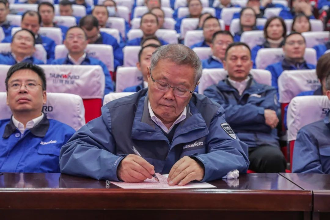 �ǹ��ɶԹ��������ٿ������Ͷ�ģ��������������������