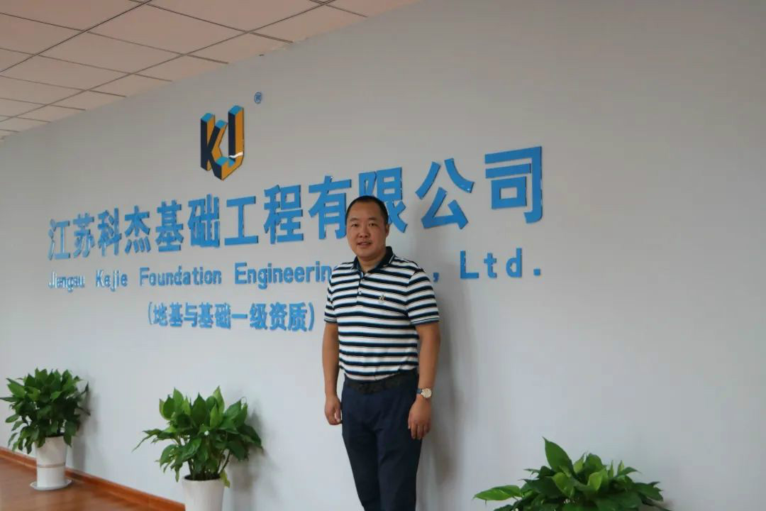 ��Ь���ϰ嵽׮�������С�������һ̨����ѹ׮���˶��Ʋ��ܸ�