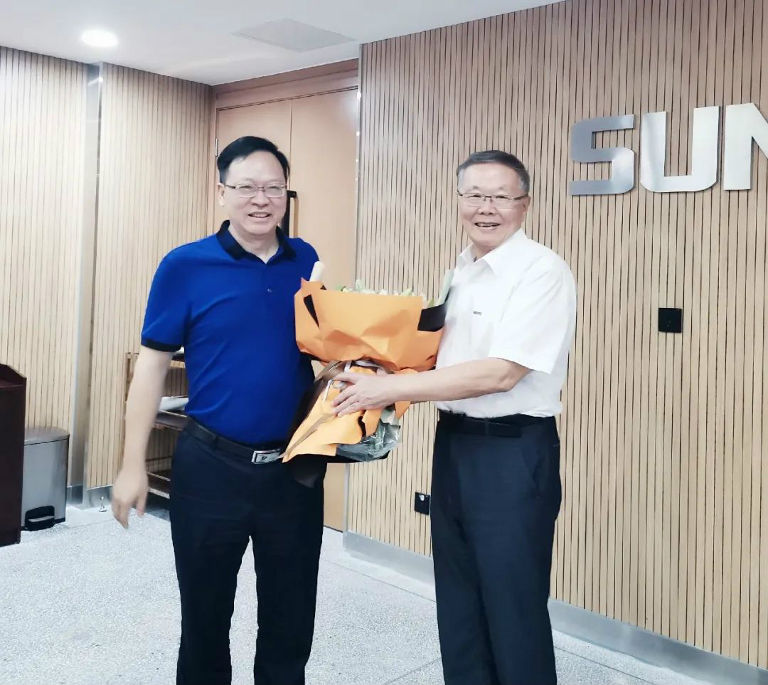 ���ϴ�ѧ���繤��ѧԺФ������ǵ����ǹ��ɶԹ�������