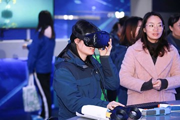 �ǹ��ɶԹ�������ͨѶԱ��ѵ�ں��Ϲ�����ýѧԺ����