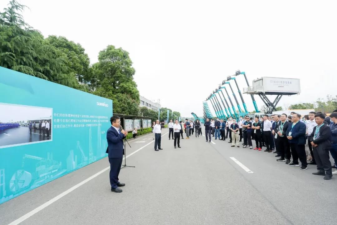 ����Ʒ���������ǹ��ɶԹ������ܿͻ�������ǩԼ��8��Ԫ