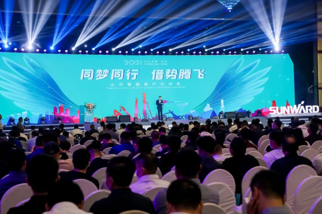 ����Ʒ���������ǹ��ɶԹ������ܿͻ�������ǩԼ��8��Ԫ