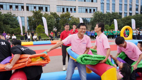 �绪ʮ������Я�����ڷɣ�������ף�ǹ��ɶԹ������ܽ���ʮ��������������������˶���