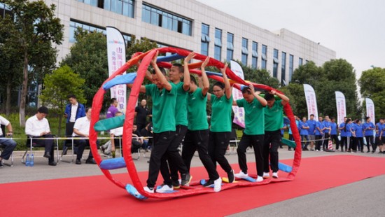 �绪ʮ������Я�����ڷɣ�������ף�ǹ��ɶԹ������ܽ���ʮ��������������������˶���