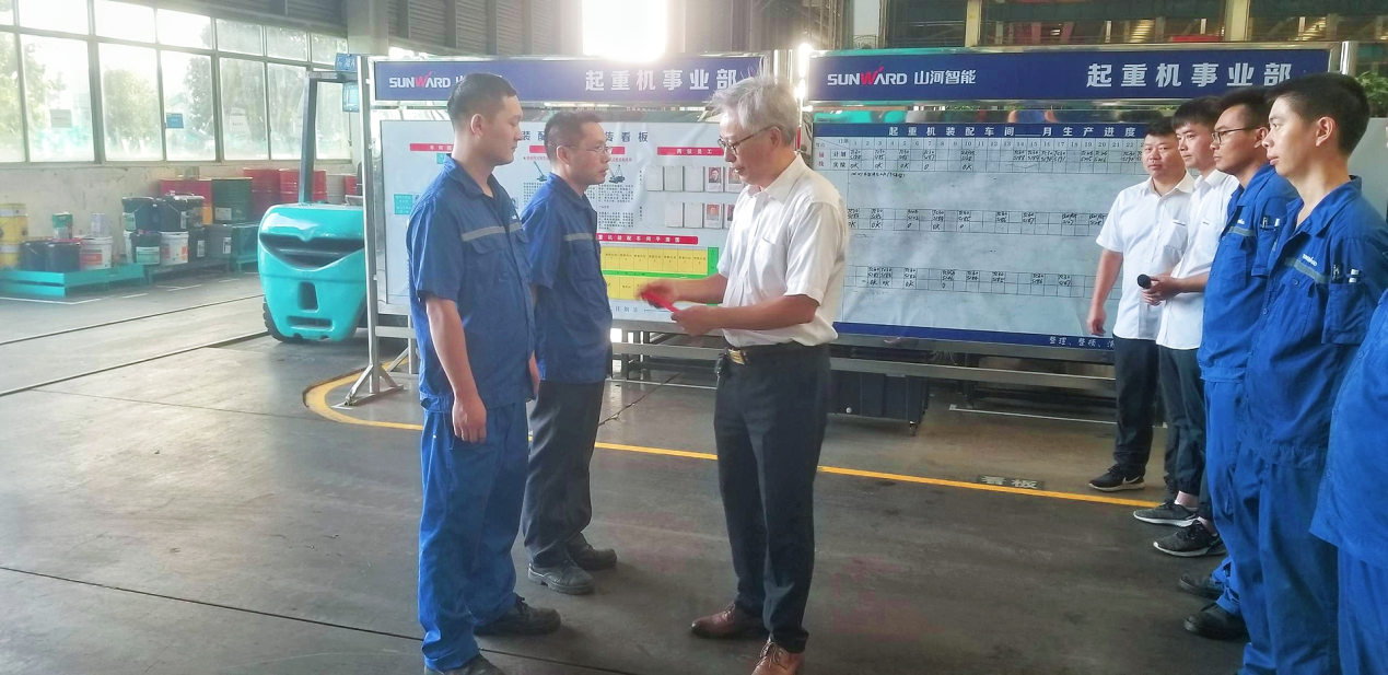 ͼ�� |��12��Ԫ�����ڽ��������ţ�Ϊ��Щ��ʦ����