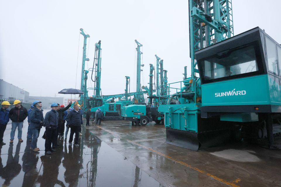 �������ģʽ+����Ť�أ��ǹ��ɶԹ��������������Ƶ�ȫҺѹ�����������