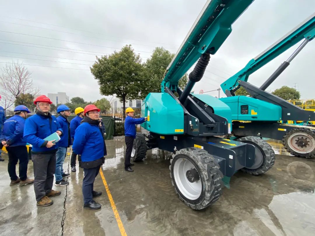 勇闯蓝海!糖果派对官网智能两款臂式高空作业平台正式“出道”