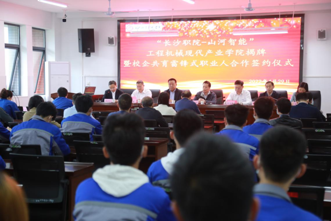 У���������ƪ����һ���ǹ��ɶԹ������ܲν�ѧԺ����