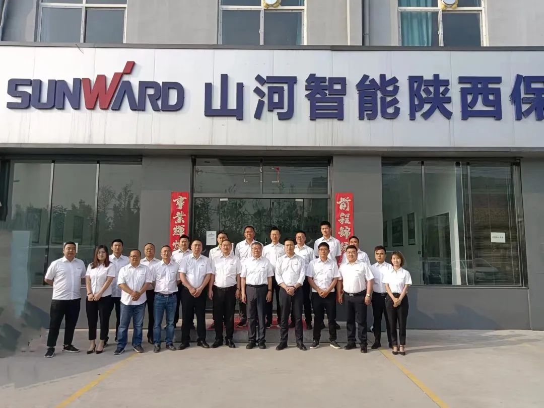 �����г�һ�ߣ����廪һ�и���������