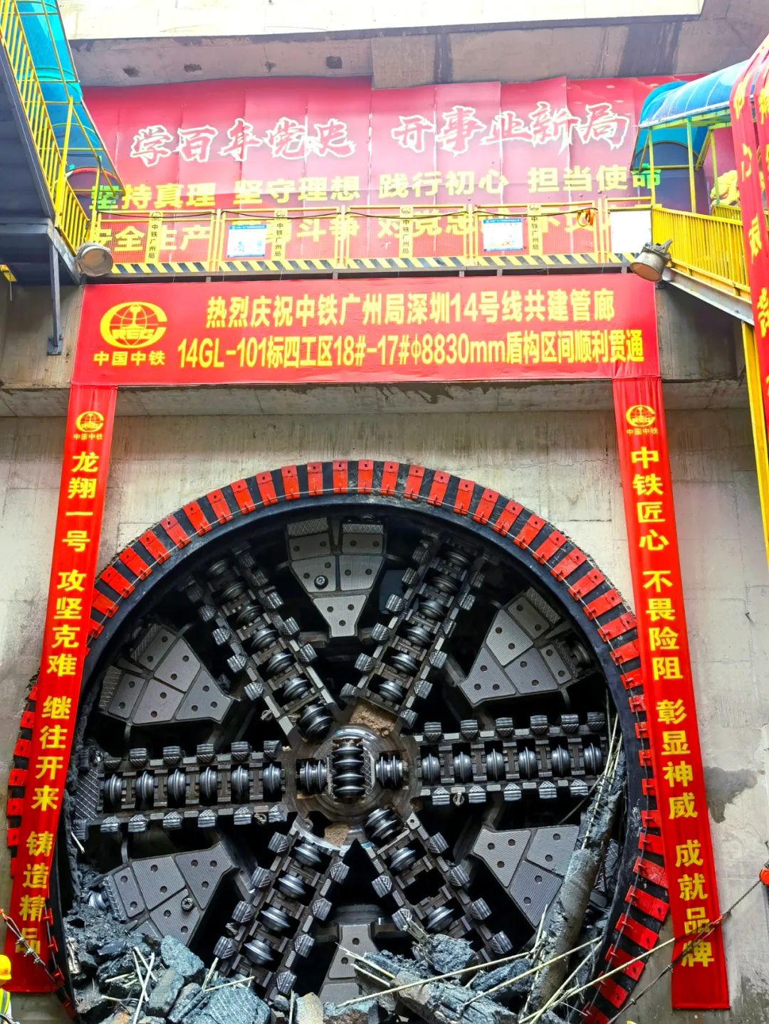 ���ܶ�����������ʵ�������������������ǹ��ɶԹ�����ֱ����ѹƽ��ܹ����ֳ��������