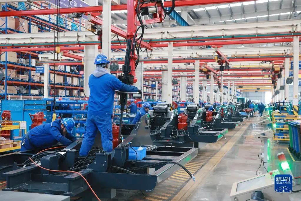 ��������ǵ��㼣 | �м��������ǹ��ɶԹ���������������һֱ��·�ϣ�