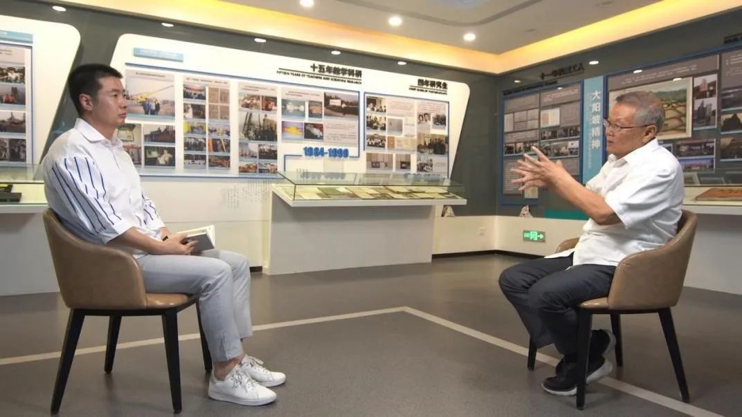 ��㾭��֮����׷��·�ϡ������廪��������ҵ ��֡��ȵ�ʽ���족