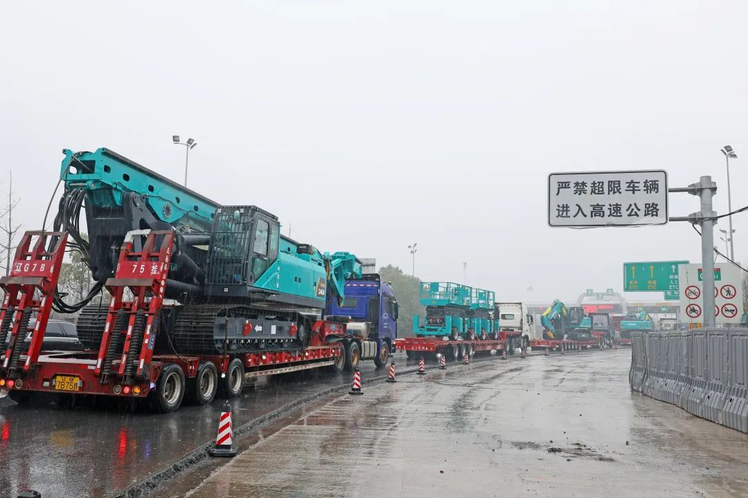 �¾���ƪ�������������ǹ��ɶԹ������ܳ�200̨��װ�����з���