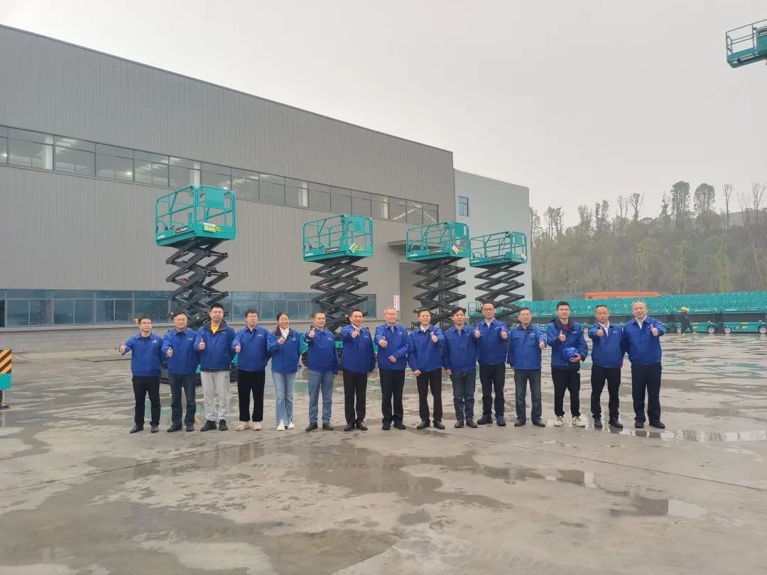 出厂即“出道”!糖果派对官网智能首款履带剪叉式高空作业平台批量上市