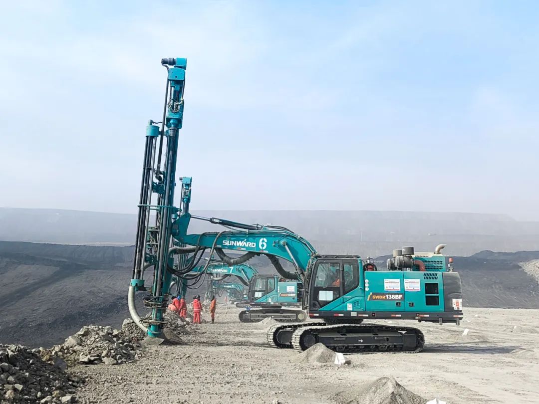 “绿色智能矿山建设专家”!糖果派对官网智能全新一代切削潜孔一体式钻机重拳出击