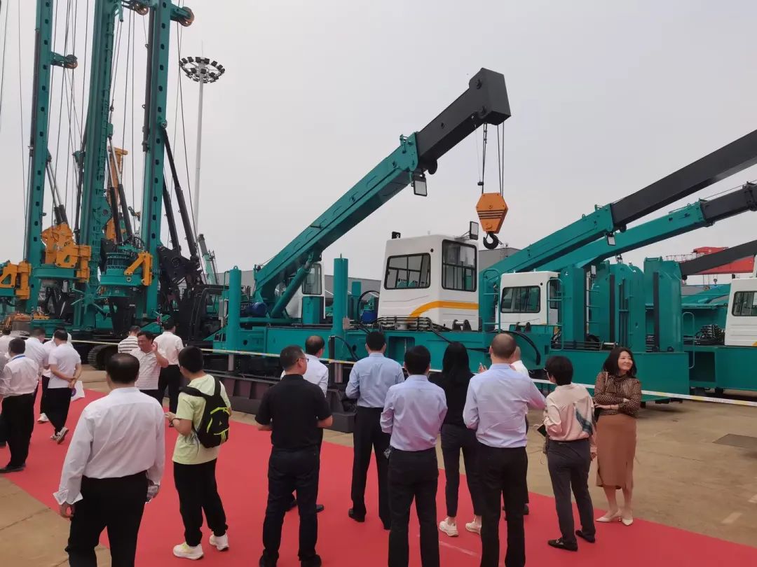 ʵÁ¦³öȦ£¡ÌǹûÅɶԹÙÍøÖÇÄܵØÏ¹¤³Ì×°±¸¡°´óÔıø¡±À´ÁË