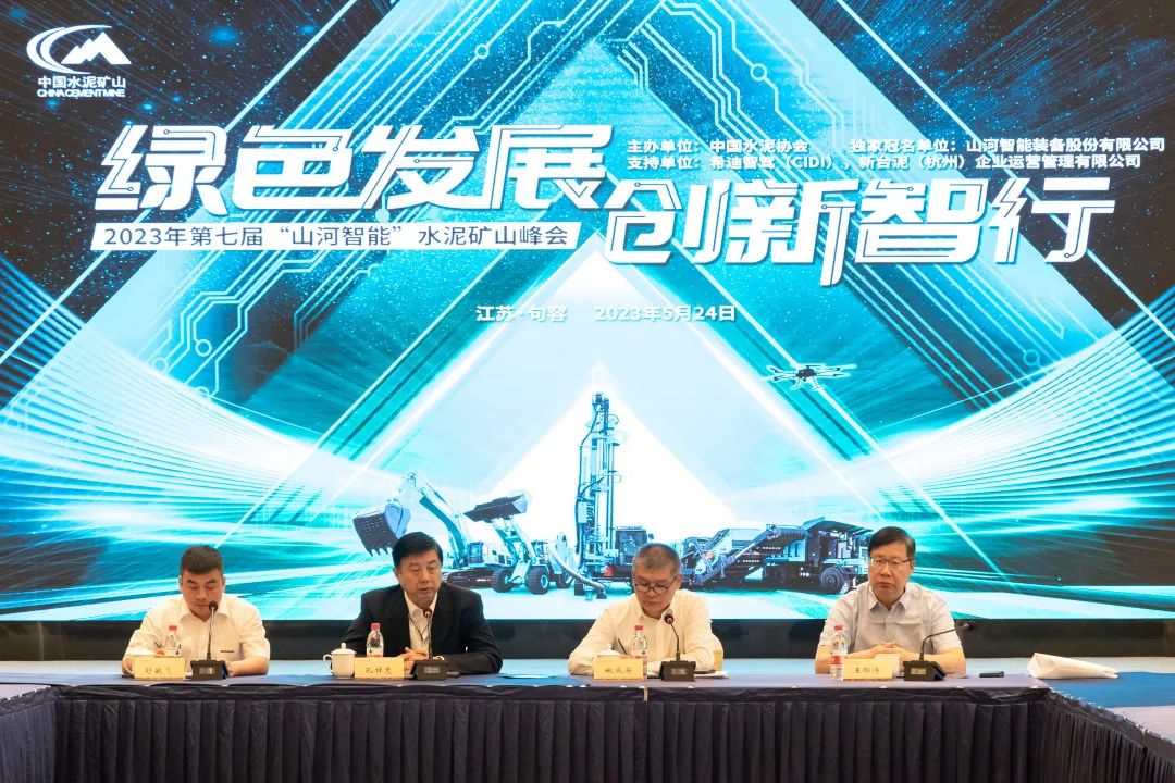 ��ɫ�������������У����߽��ǹ��ɶԹ�������ˮ���ɽ���˳�����