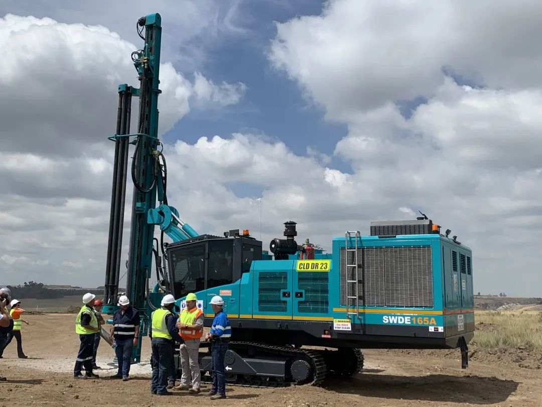 ����٭Ȧ���������ǹ��ɶԹ������ܼ��ٽṹ�����г�