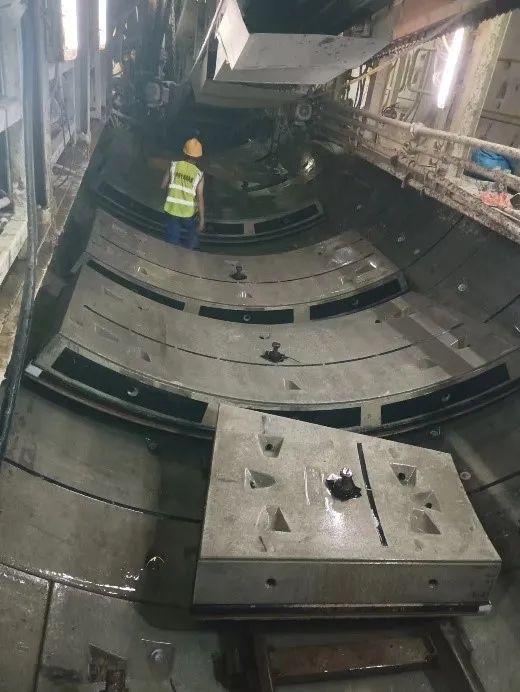 ϲ���������ǹ��ɶԹ������ڵ���3�������ڹ��̶ܹ�ʩ��Բ�����