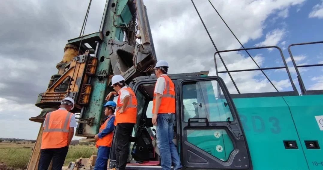 ���η�����Я�����У��ǹ��ɶԹ�����������������зǾ�óչ����