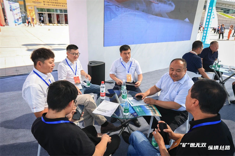 ��������˫���ݺ�˿·���ǹ��ɶԹ������������ʮ�����½����ʿ�ҵ��װ��չ����