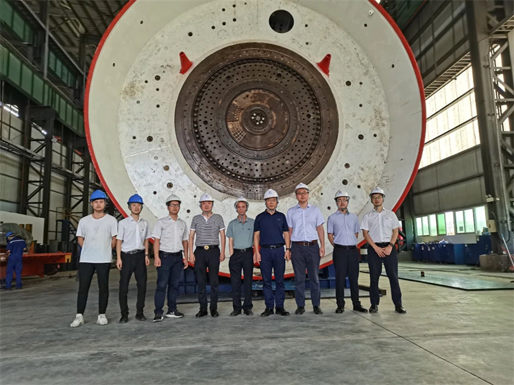 ��ս�����г��������ǹ��ɶԹ�������������·���̵�Ī�������߶ܹ���˳��ʼ��