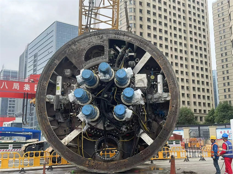 ��ս�����г��������ǹ��ɶԹ�������������·���̵�Ī�������߶ܹ���˳��ʼ��