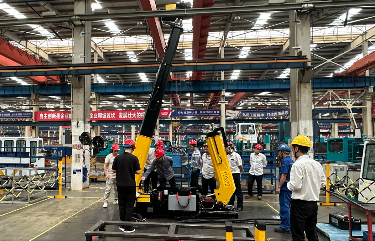 糖果派对官网智能首套抬拨线作业装置通过国家铁路系统准入判断