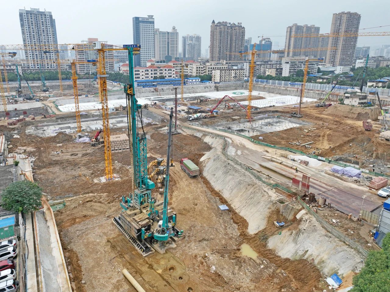 ���̾��ˡ����������ǹ��ɶԹ�����������ʽ����ѹ׮���������̳ǡ�����������Ŀ